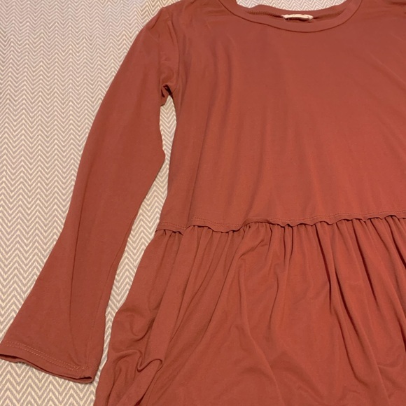 Entro long sleeve top with ruffled bottom. Pretty rust color. Size Small. EUC. - Picture 3 of 3